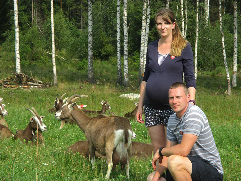 Andri-Peedo talo pernaanõ Pajo Linda ja peremiis Rannamäe Kermo kitsõkar’a man.