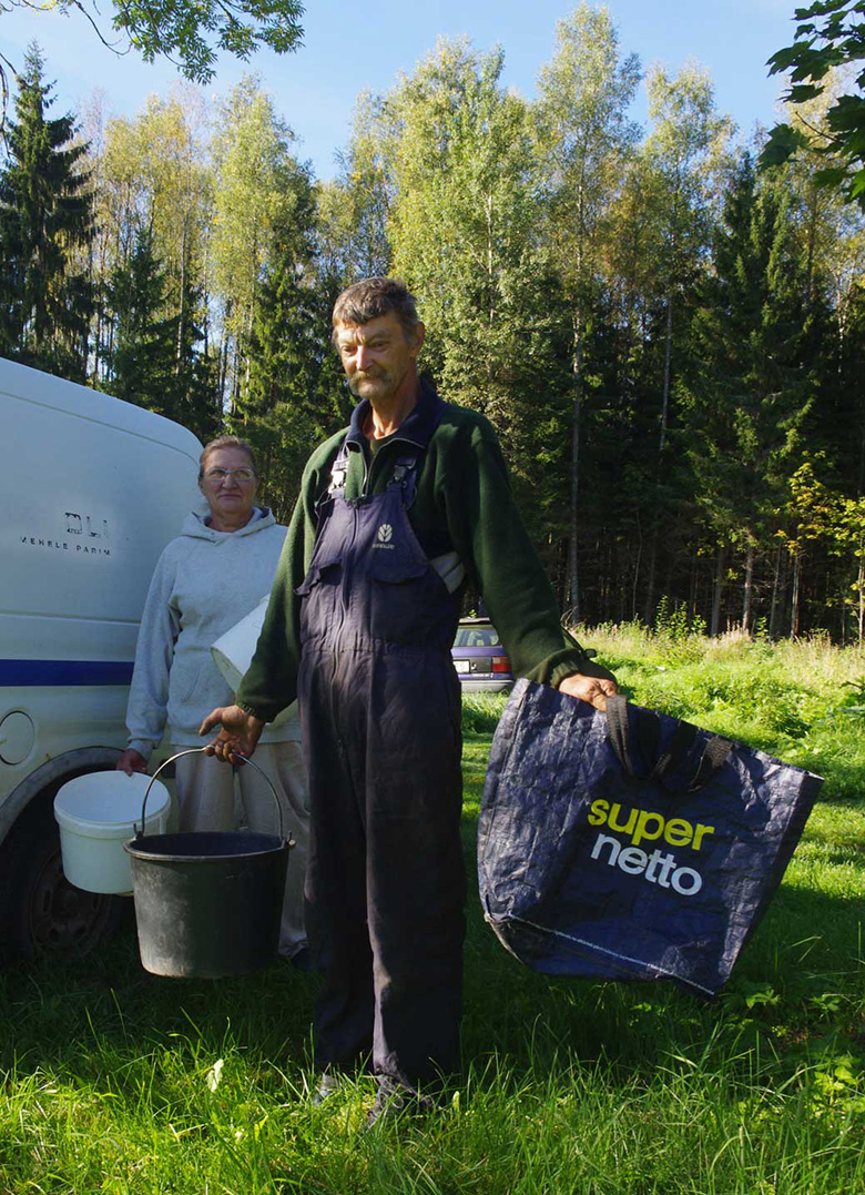Perekund Raud sääd Karula mõtsu sisse siinde minemä.