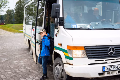 Maakunnabuss sai koolibussits&otilde;&otilde;ri