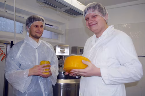 Noorõ poisi tegevä Vahtsõliinan ummamuudu juustu