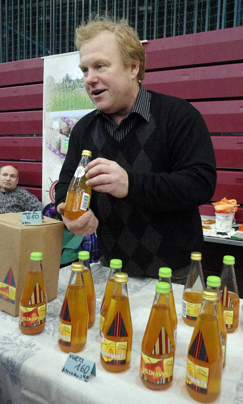 Võromaa praavusk ja Urvastõ kogodusõ opõtaja Salumõtsa Üllar möi maaha 169 pudõlit ubinavurtsu