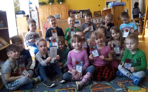 Latsõ meisterdi perimüsmuusikilõ kingis 320 külmäkapi-käokiräst