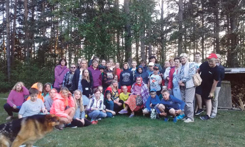 Võro keele oppaja ja koolilatsõ käve Kihnuh opikäügil