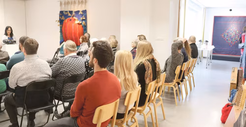 V&otilde;rol n&auml;&uuml;d&auml;ti kandl&otilde;raamatut