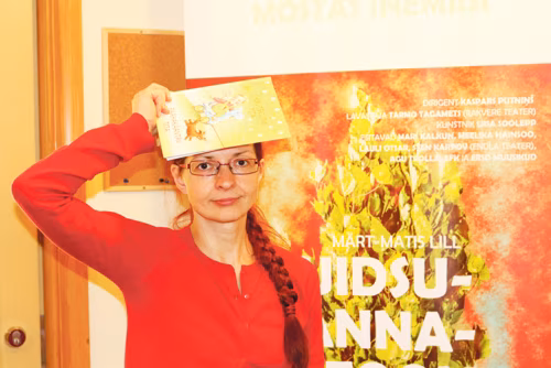 Päähäkääntävä tita raamat kingitäs egäle mikandi titalõ