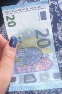 Kaegõ ette, võlss raha!