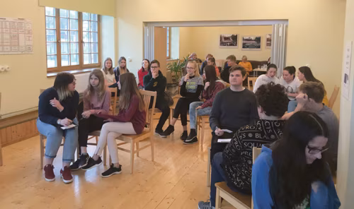 Koolilats&otilde; tei v&otilde;rokeelist m&auml;lom&auml;ngu