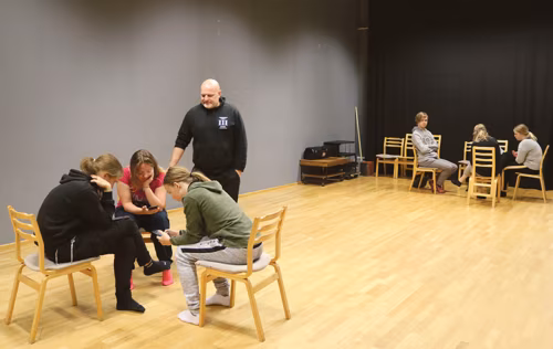 M&auml;rdikuu edim&auml;ne n&auml;t&auml;l om v&otilde;ro keele n&auml;t&auml;l