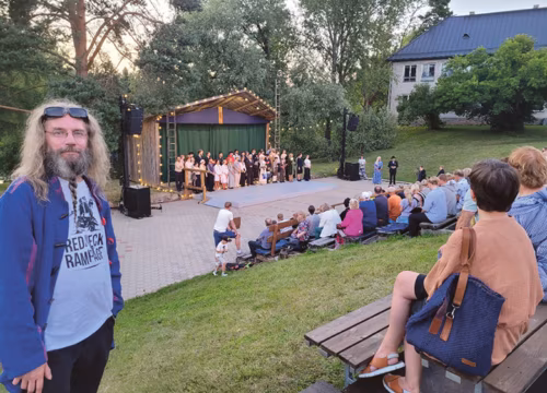 Leevil kooritas Sibulat vallal&otilde;, a silm&auml;vett ei ol&otilde; pel&auml;d&auml;