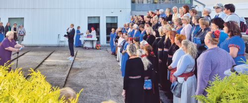 Võro maakunna laulupido jalot’ rahvalauluga läbi helisejä Võro liina